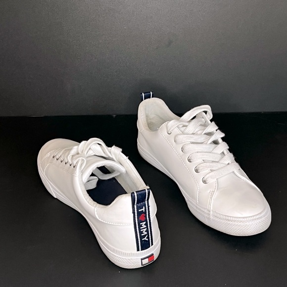 Tommy Hilfiger Low Rise Shoes - Picture 5 of 8